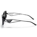 ⁦نظارة شمسية نسائي Prada⁩ - الصورة ⁦4⁩